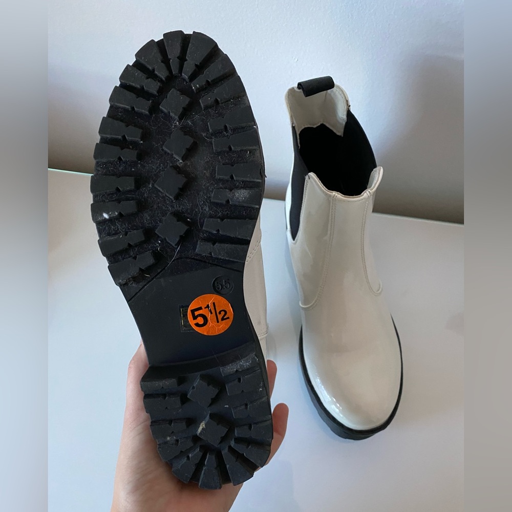 White dirty laundry boots size 5 1/2